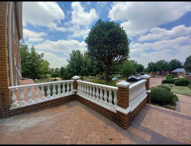 355M² OFFICE TO LET IN BRYANSTON